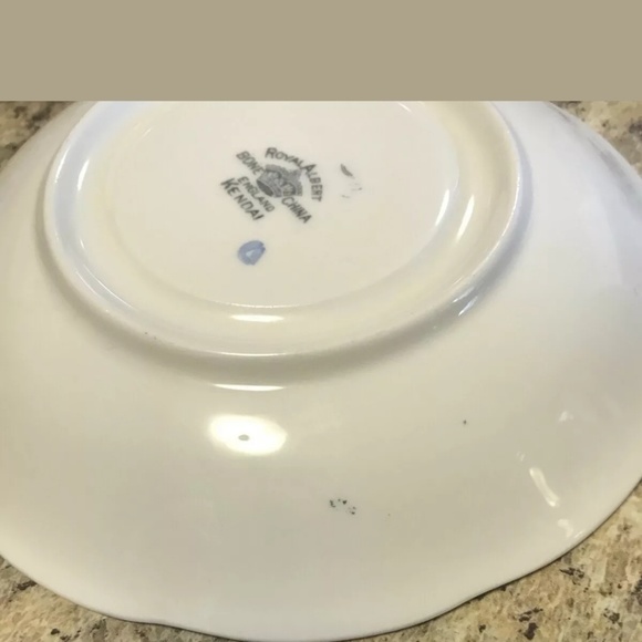 Royal Albert Kendal Teacup & Saucer - Picture 5 of 8